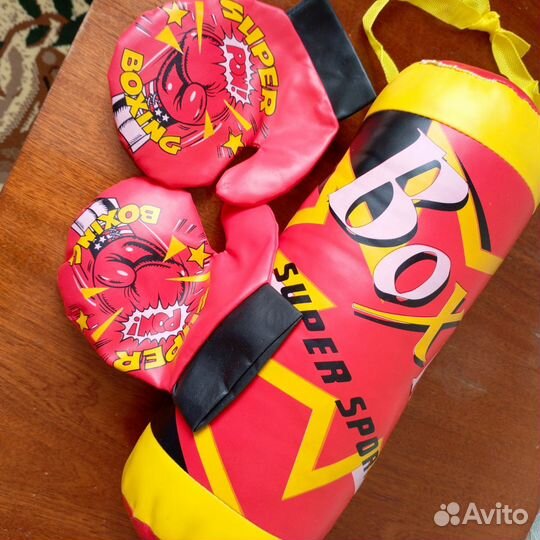Боксерские перчатки с грушей