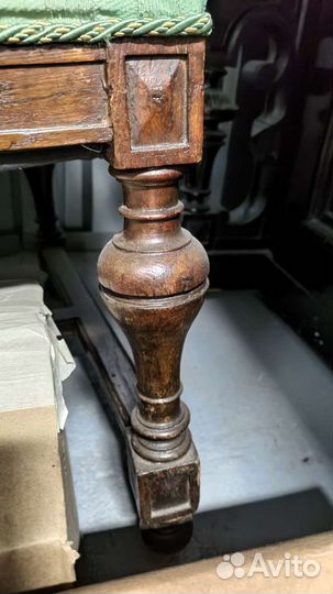 Антикварное кресло