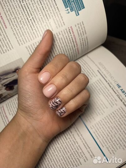 Маникюр с покрытием гель-лаком