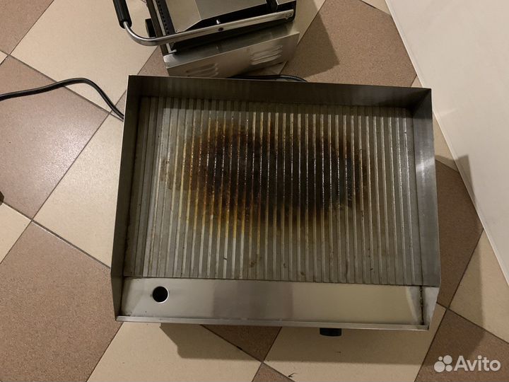 Электрогриль Hurakan, жарочная поверхность