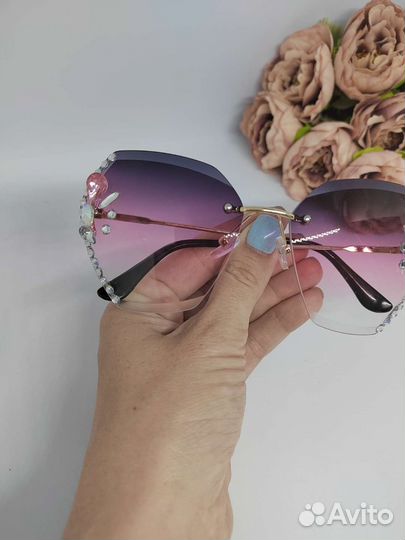 Солнцезащитные очки со стразами