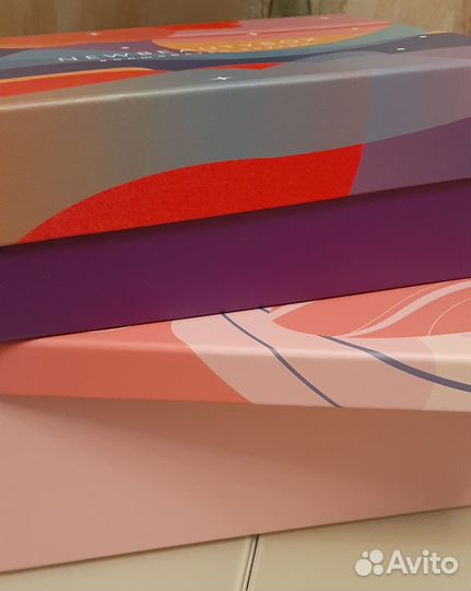 Коробки картонные с бумагой тишью