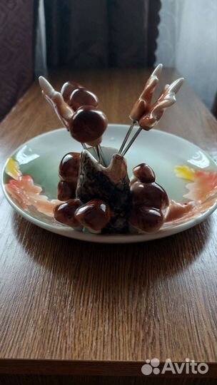 Тарелочка со шпажками