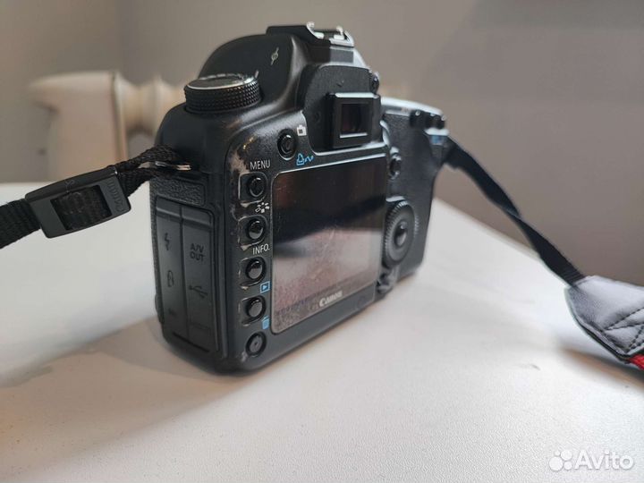 Зеркальный фотоаппарат Canon 5d mark ii