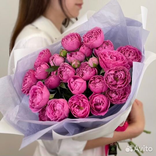 Букет из кустовых пионовидных роз 