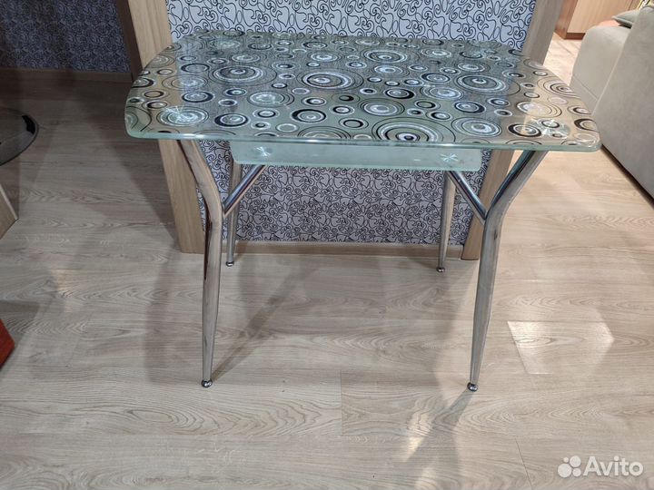 Стол стеклянный