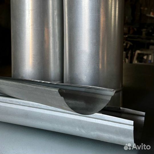 Угол желоба водосточный металлический