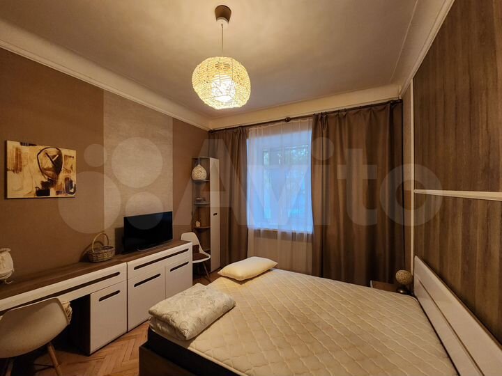 2-к. квартира, 60 м², 1/6 эт.