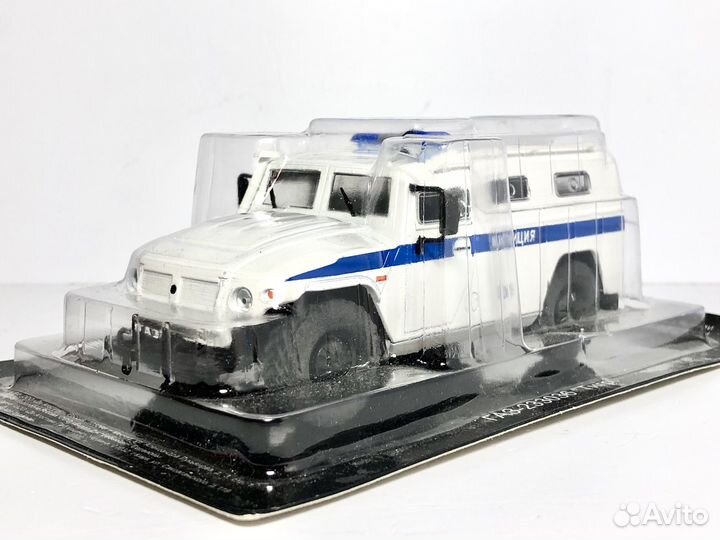 Модель автомобиля Газ Тигр Омон милиция 1:43