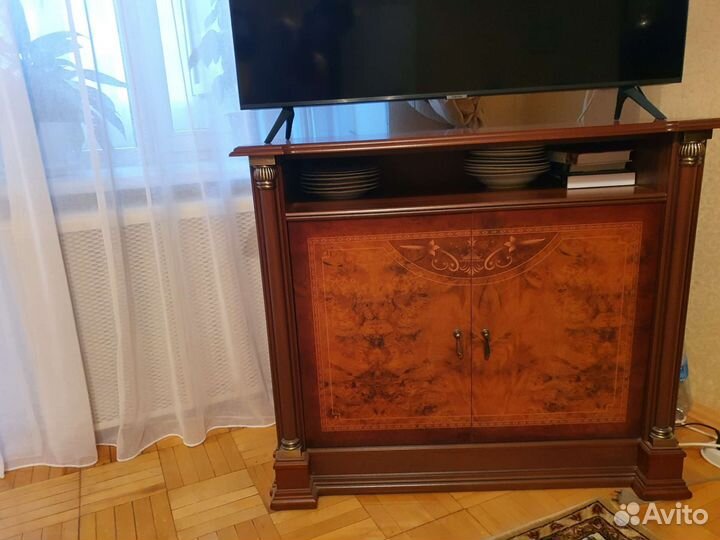 Стенка в гостиную Италия с комодом и тумбой под тв