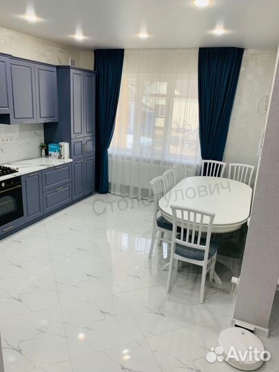 Столы и стулья