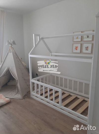 Детская кровать с домиком