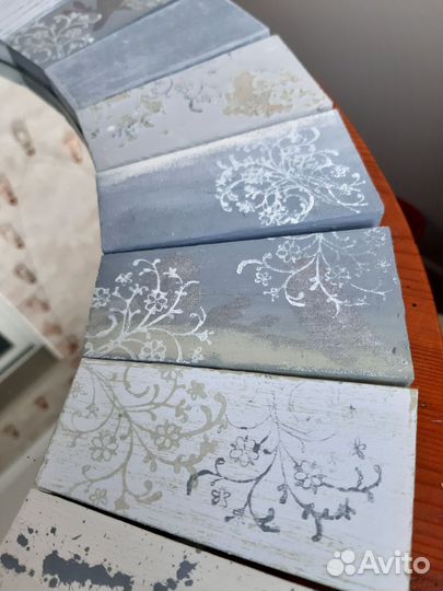 Зеркало в деревянной раме