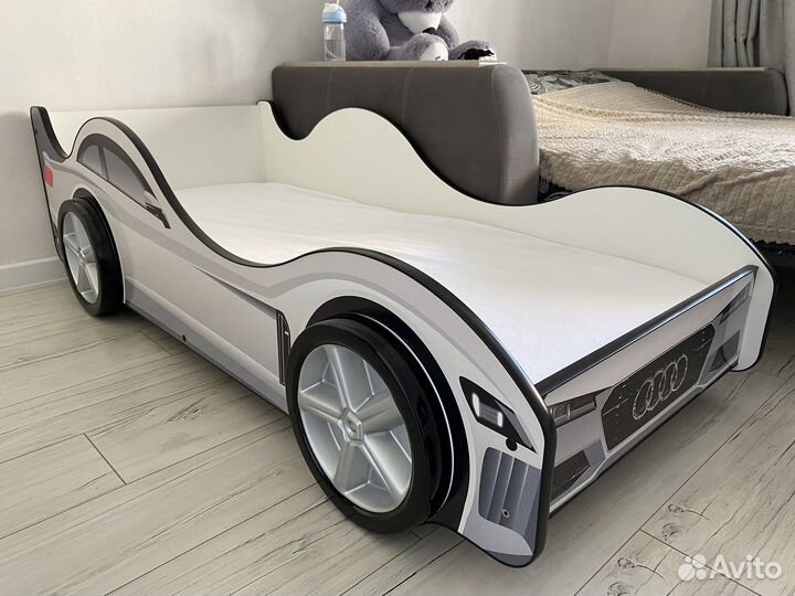 Детская кровать машина с матрасом