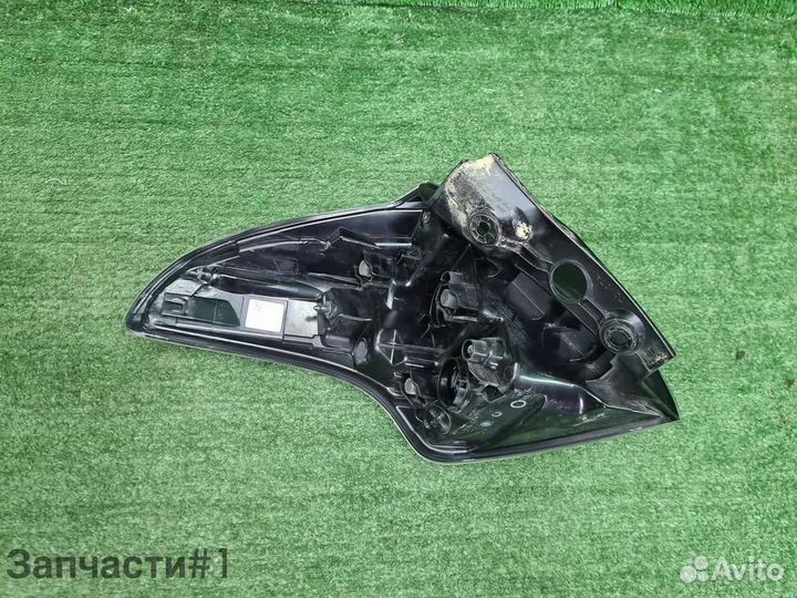 Фонарь правый внешний Toyota RAV4 CA40 (2015-2019)