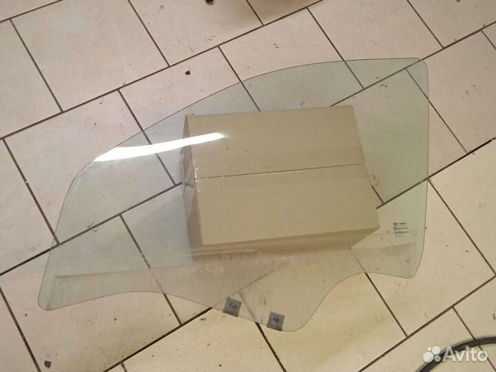 Стекло левое рено логан