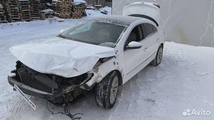 Крышка двигателя передняя Volkswagen Passat CC 06H109210Q