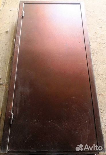 Металлическая дверь, и все для двери