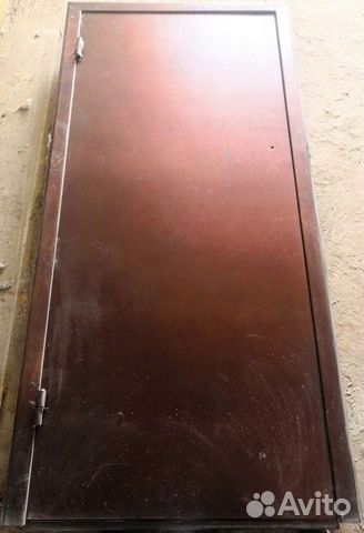 Металлическая дверь, и все для двери