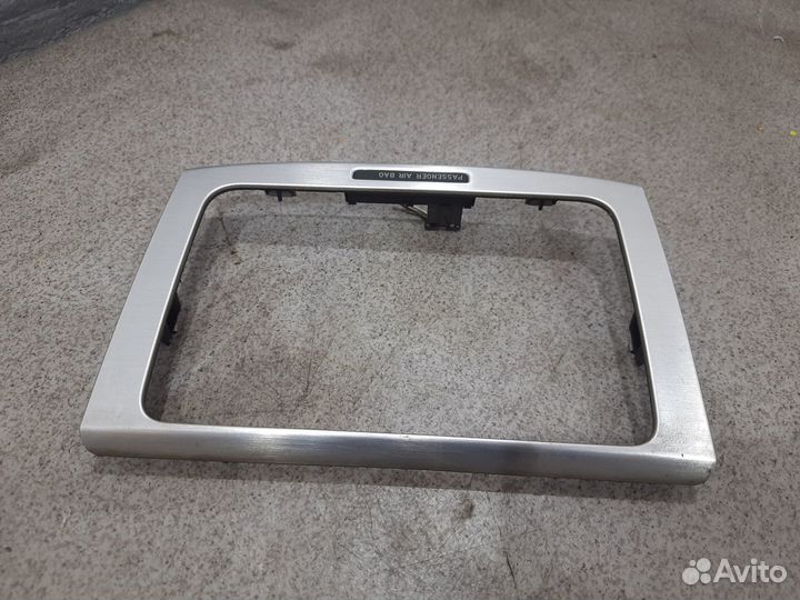 Декоративная накладка радио Volkswagen Passat B6