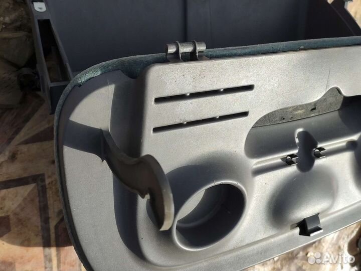 Бардачок Пежо 206 хэтчбек