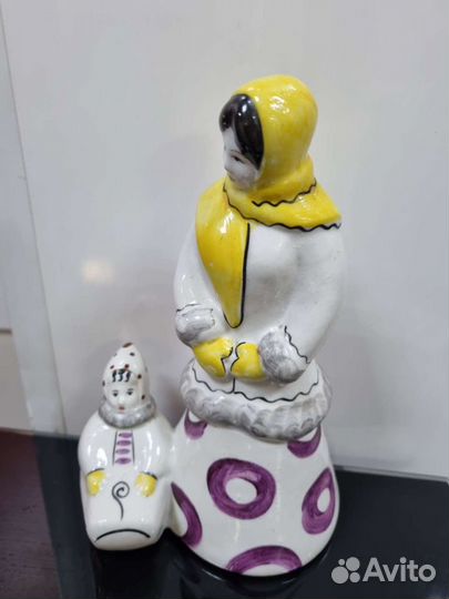 Фарфоровая статуэтка 