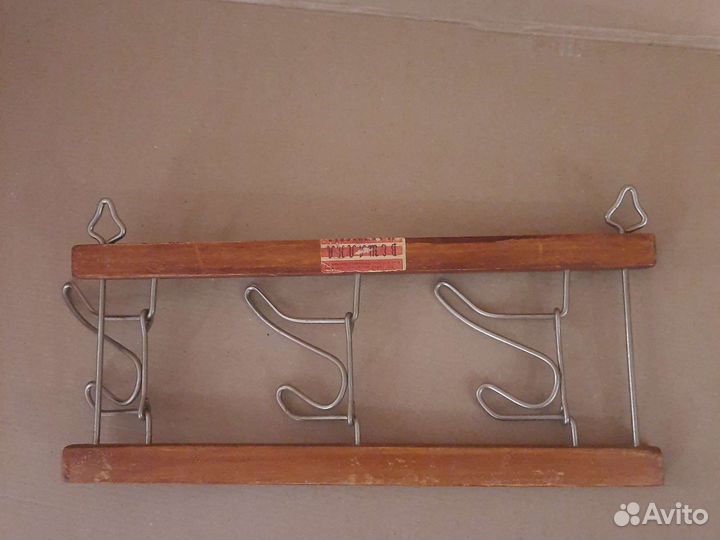 Вешалка для одежды настенная