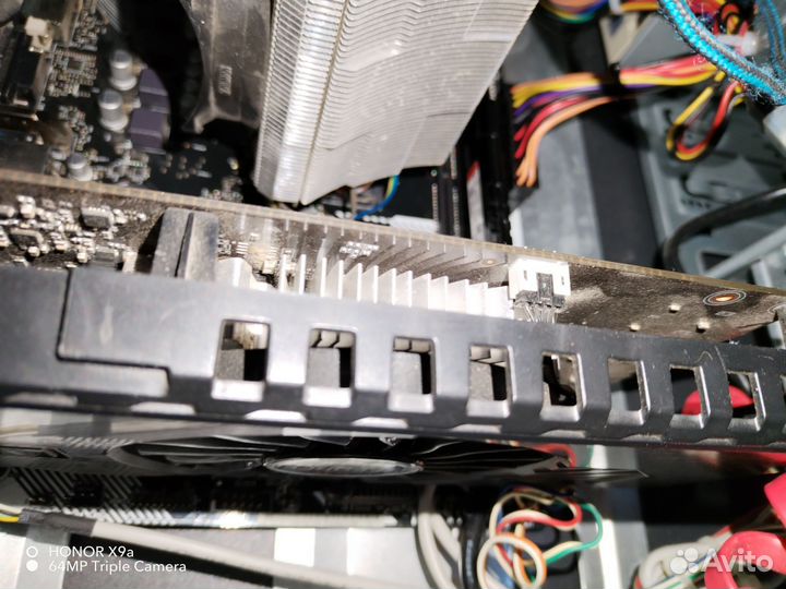 Материнская плата с процессором и памятью