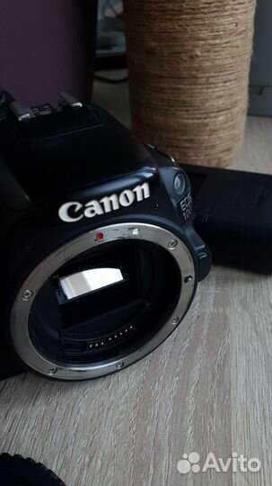 На доставке Фотоаппарат Canon EOS 100D