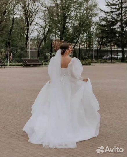 Свадебное платье со шлейфом