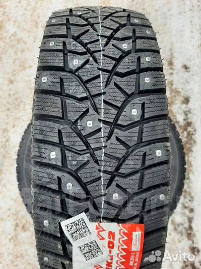 Bridgestone Blizzak Spike-02 225/55 R17 121