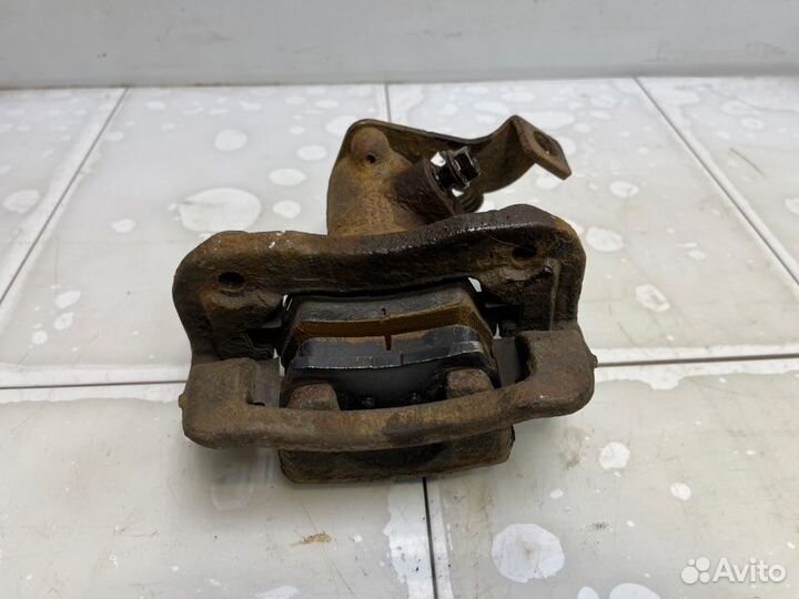 Суппорт задний левый Hyundai Solaris RB G4FA 2012