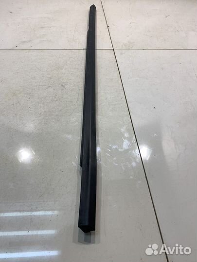 Уплотнитель стекла (задний, левый) (Jaguar XE)