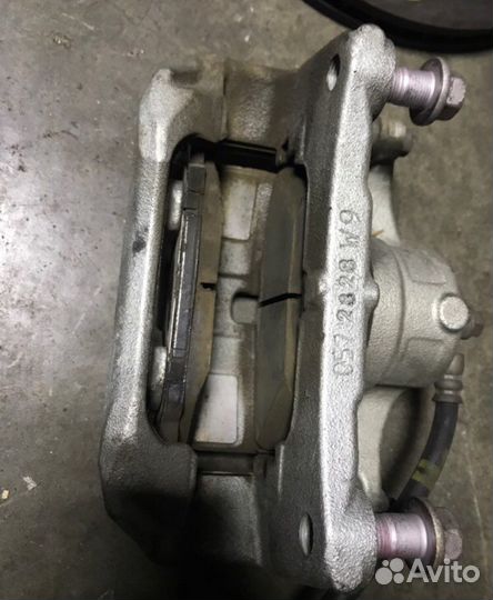 Суппорт тормозной передний правый Mazda 3 bm бм