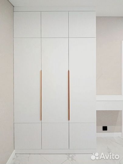 Шкаф распашной