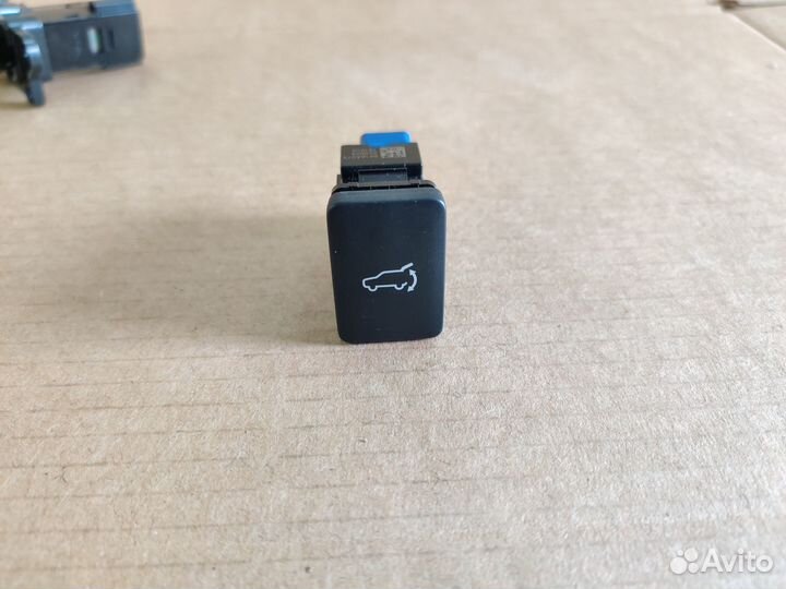 Кнопка открывания багажника Аутлендер 3 Оригинал