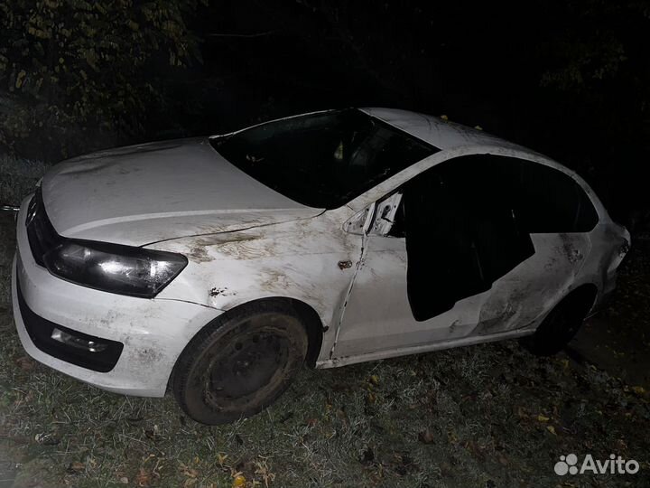 Volkswagen Polo 1.6 МТ, 2016, битый, 390 000 км