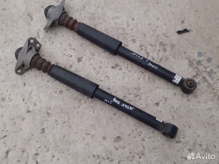 Стойка амортизатора задние Volkswagen Jetta 6