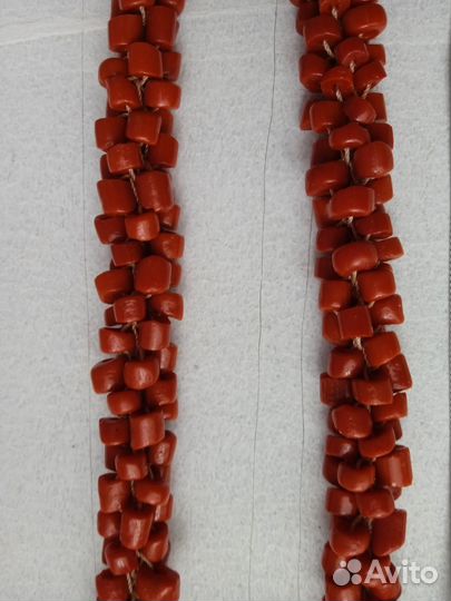 Бусы из коралла