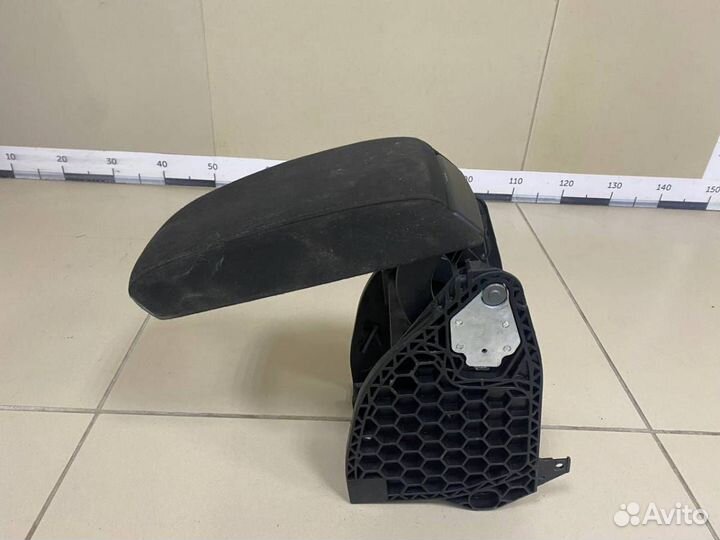 Подлокотник Skoda Octavia