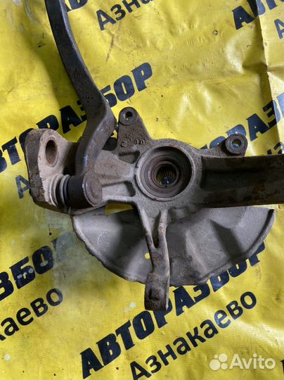 Передний правый поворотный кулак Mazda 6 GG