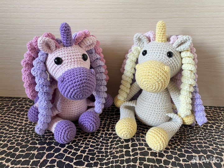 Вязаная игрушка единорог ручной работы