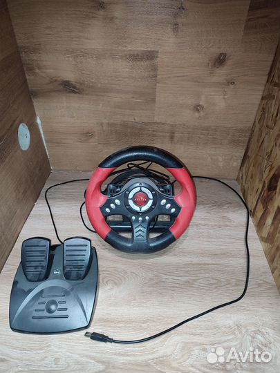 Игровой руль с педалями