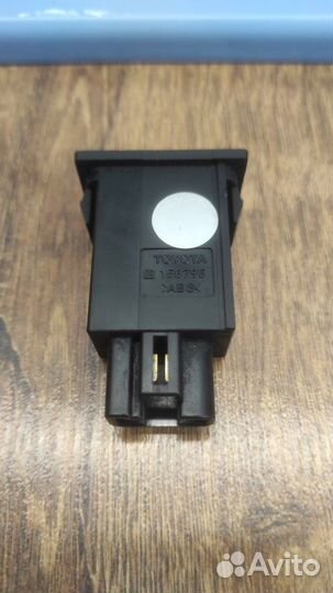 Кнопка открывания бензобака Toyota Avensis T250