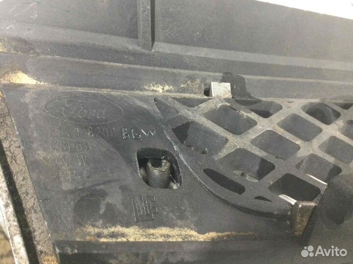 Решетка радиатора Ford Fiesta 2s618200bgw A9ja