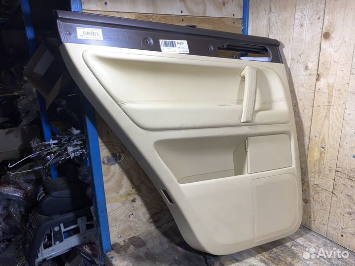 Обшивка задней левой двери VW Touareg GP 79105