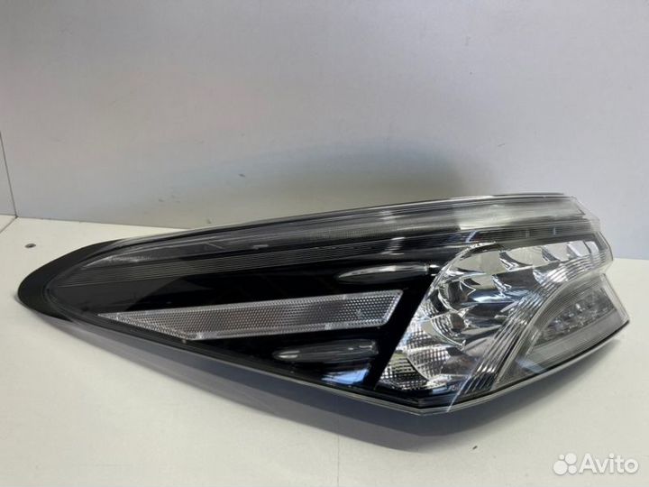 Фонарь наружный задний левый Toyota Camry V70/V75