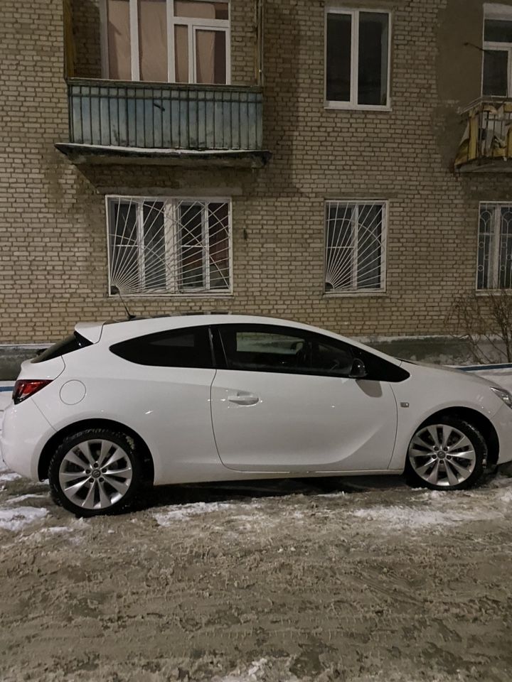 Opel Astra GTC: фото владельца