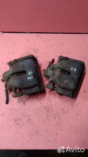 Суппорт передний левый правый Suzuki SX4