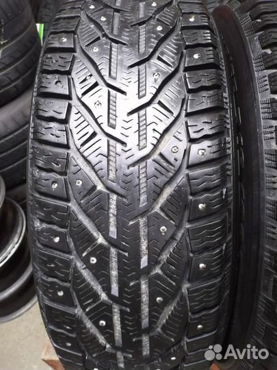 Kormoran SUV Stud 215/65 R16 102T